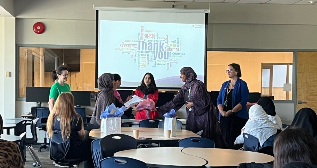 WelcomeSchools's tweet image. Our 6-week Connect Through s Volleyball program ended with fun &amp;amp; certificates! Girls shared how it helped their skills, confidence &amp;amp; friendships:
“Best chance to improve &amp;amp; connect!”
“It boosted my confidence &amp;amp; energy.”  #ConnectThroughSports #sd36learn #SurreyBC #welcomecentre