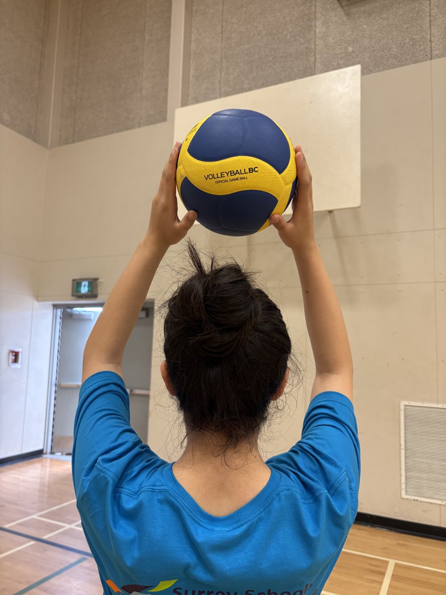 WelcomeSchools's tweet image. Our 6-week Connect Through s Volleyball program ended with fun &amp;amp; certificates! Girls shared how it helped their skills, confidence &amp;amp; friendships:
“Best chance to improve &amp;amp; connect!”
“It boosted my confidence &amp;amp; energy.”  #ConnectThroughSports #sd36learn #SurreyBC #welcomecentre