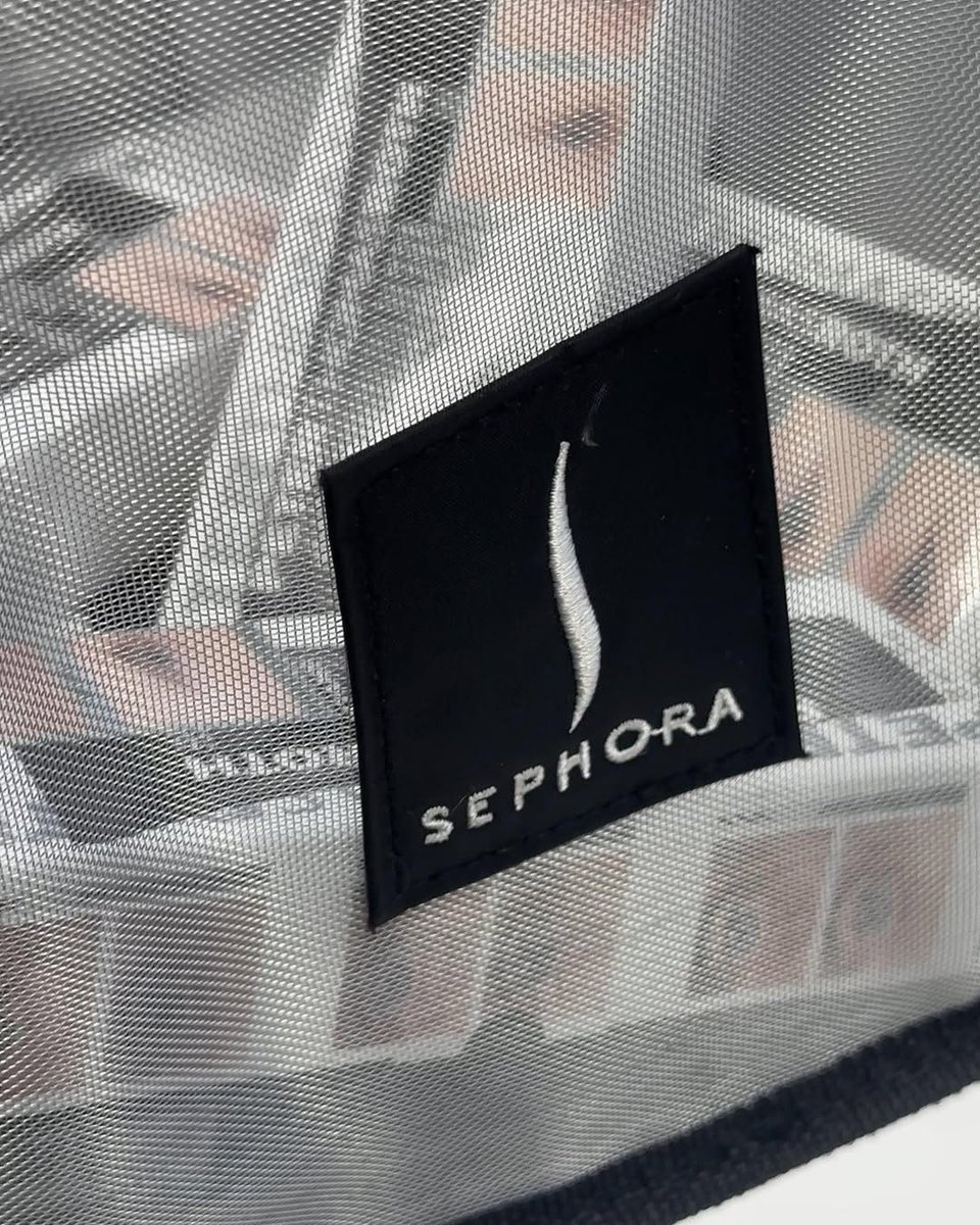 PTRskin's tweet photo. Check your eye baggage at the door (aka @Sephora!) Instantly tighten, firm and smooth* the look of under-eye bags, crow's feet and puffiness with Instant FIRMx® Eye Temporary Eye Tightener.

*Temporary effect. Individual results may vary. https://t.co/1c9sPxdG3C