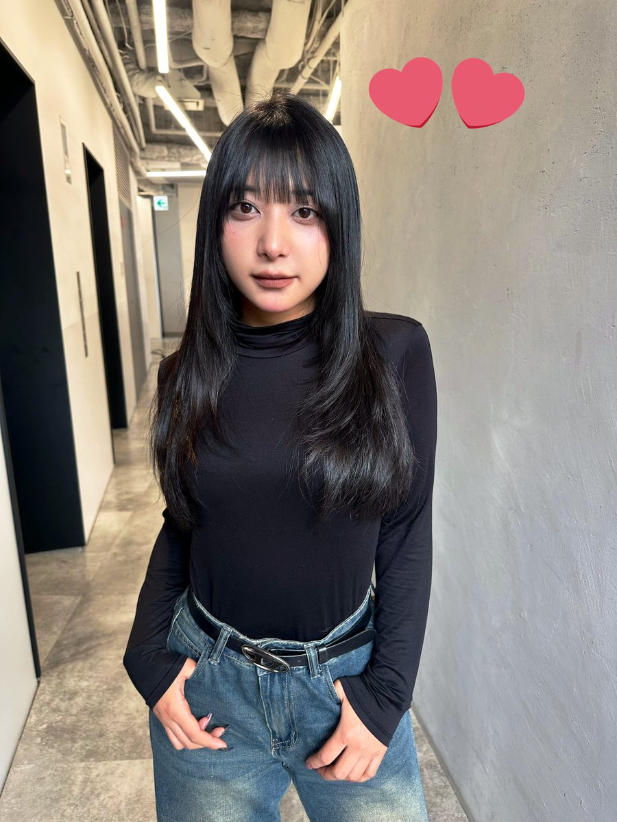 ShanTai60925's tweet photo. 「“令和のお尻グラドル代表”！鍛え上げた美尻×圧巻ブリッジ芸の椚マイカ」
📌プロフィール・魅力まとめ
•名前：椚 マイカ（くぬぎ まいか）
•本名：河原 麻依歌（旧芸名）  
•生年月日：1996年6月22日（28歳） 
•出身地：東京都八王子市
•身長／サイズ：158 cm・B83（Dカップ）・W61・H92 
•血液型：O型
•所属：SPJ Entertainment所属（元アイドルグループP.IDLメンバー） 
•趣味：買い物、犬の散歩、ホラー映���鑑賞 
•特技：ブリッジ（体操・バラエティ）、人を笑���せること 
•チャームポイント：鍛え上げたヒップラインと真っ直ぐな黒髪
⸻

🌟活動ハイライト
•アイドル期：中学〜P.IDLで活動、2016年卒業後も複数グループで活動 
•グラビア転向：2021年グラドルデビュー後、2024年に『HIP ATTACK!』『Shake Hip!』のDVDをリリース 
•ブリッジ芸人：TikTokやTVで話題になり、バラエティ番組出演多数 
•メディア登場：ABEMA『ヒロミ・指原の“恋のお世話始めました”』など露出拡大 
•グラビア作品多数：DVDだけでなく電子写真集も展開し、Amazon eBookなどで人気
⸻
📲SNS・出演情報
•X（旧Twitter）：@nemi_goro
•Instagram：@nemi__goro 
•TikTok：ブリッジ芸動画が人気
•YouTube・TV出演：ABEMAやバラエティに登場、エンタメ色強めの活動継続中
📺最近はTikTokや番組で“美尻×ブリッジ”が話題。グラビア＋芸で唯一無二のポジションを確立中！
⸻
🏷
#椚マイカ #ブリッジ芸人 #お尻グラドル #グラビアアイドル #SPJEntertainment #Dカップ #TikTok女子 #グラビア転身 #大人可愛い