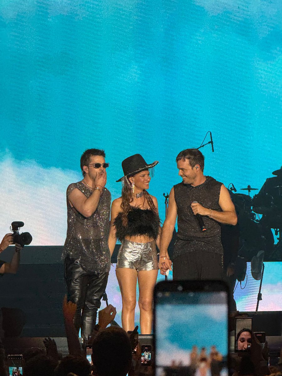 ERREWAY ESPAÑA (@errewayespanacf) on Twitter photo Resaca emocional de todo lo vivido✨✨✨
Nos vemos en #StarliteMarbella 🤘🏼
#Erreway #ErrewayEspaña #Errewaytour
#Larebeldiacontinua
<a href="/rojasbenjamin/">Benjamín Rojas</a> <a href="/FelipeColombo/">Felipe Colombo</a> <a href="/willielorenzo/">Willie Lorenzo</a> Resaca emocional de todo lo vivido✨✨✨
Nos vemos en #StarliteMarbella 🤘🏼
#Erreway #ErrewayEspaña #Errewaytour
#Larebeldiacontinua
<a href="/rojasbenjamin/">Benjamín Rojas</a> <a href="/FelipeColombo/">Felipe Colombo</a> <a href="/willielorenzo/">Willie Lorenzo</a>