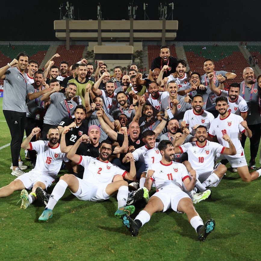 Laithhhhh9's tweet photo. المـجد يُـنـتزع ولا يُعـطى 🥶🇯🇴

2022 : يزن النعيمات و علي علوان في مدرجات كاس العالم قطر 🇶🇦.

2026 : قادو المنتخب الاردني للوصول الى كاس العالم لاول مرة في تاريخه 🇯🇴❤️. https://t.co/f51DWiq25L