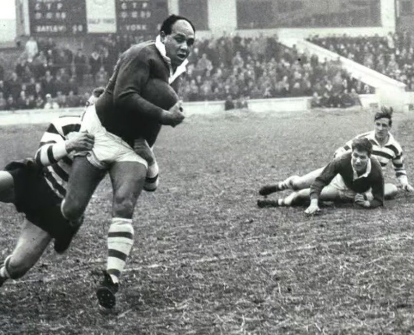 Arise Sir Billy Boston...deserved recipient of rugby league's first knighthood.

Decades overdue, but finally recognition for someone whose incredible talent was matched by his humility.

Born in Cardiff. Forever a Wigan legend ❤️