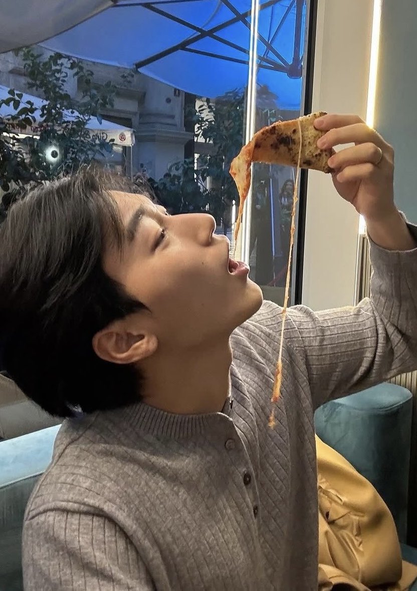 &amp; a bunch of unhinged texts and selfies u didn’t ask for