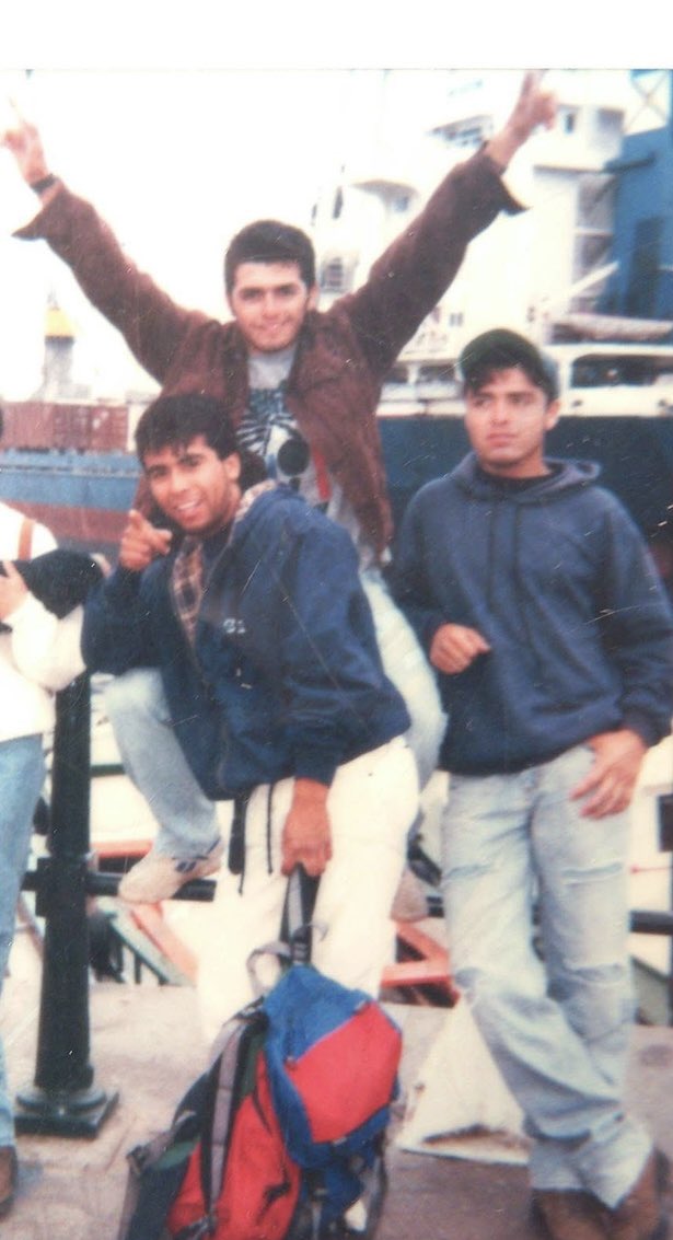 Con mi hermano Eduardo y mi compadre Polo , en Valparaíso 
Con mis 16 años