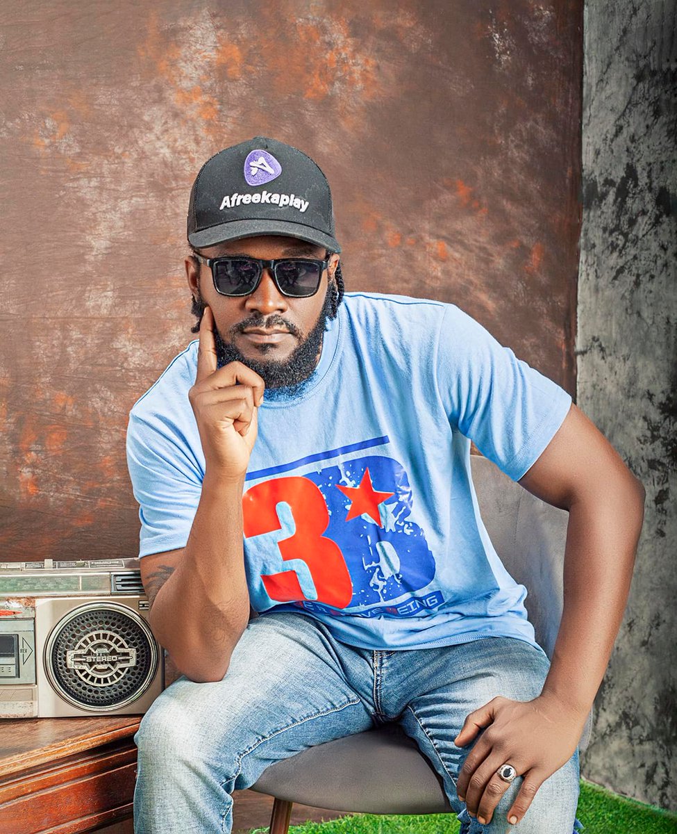 1/ HRF condamne l'arrestation du musicien #Aamron par le régime dictatorial du #Togo et sa séquestration au sein d'un hôpital psychiatrique pour avoir publiquement critiqué le dictateur Faure Gnassingbé. HRF se joint aux appels pour exiger sa libération immédiate. #FreeAamron