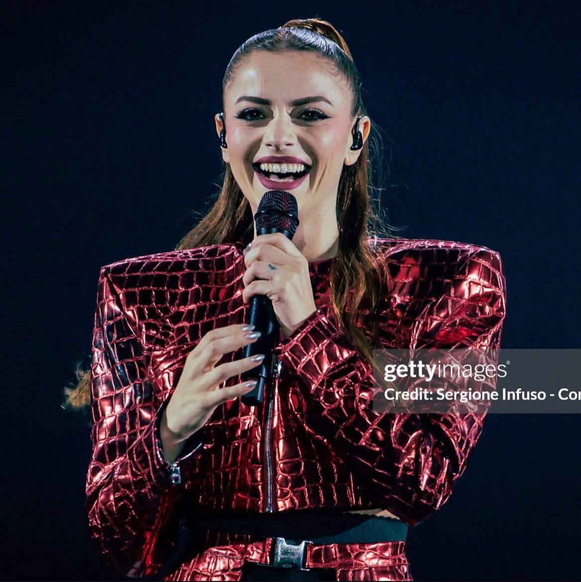 FrancescaCarne's tweet photo. A cosa serve vincere un programma quando arrivi prima nel percorso della tua vita ❤️  
Io a queste due donne auguro sempre questa felicità e queste emozioni fortissime #Elodie #Annalisa https://t.co/nkHrVXE7QH