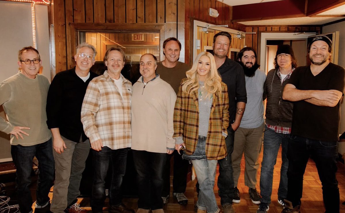 blakeshelton's tweet photo. One month of “For Recreational Use Only.” Thank y’all for buying, streaming, and supporting the record. Really proud of what we made and excited that y’all have been loving it like y’all have!!!!! https://t.co/xZ6AlLLHyZ https://t.co/Auw7Gps3f4