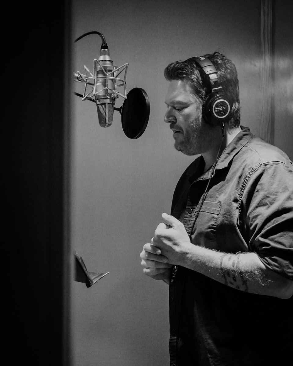 blakeshelton's tweet photo. One month of “For Recreational Use Only.” Thank y’all for buying, streaming, and supporting the record. Really proud of what we made and excited that y’all have been loving it like y’all have!!!!! https://t.co/xZ6AlLLHyZ https://t.co/Auw7Gps3f4