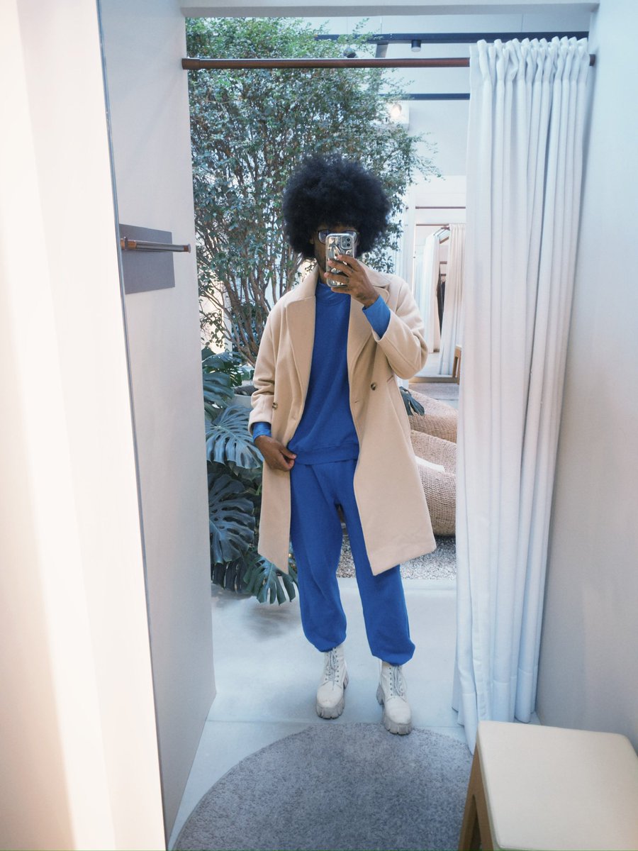 mynameisfefs's tweet photo. hoje o look tinha uma vibe smurf https://t.co/wY4i2KFhd9