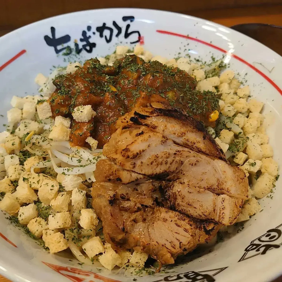 おはようございます✨

6/10日(火曜日)
本日も昼夜営業の予定です‼️

営業時間のご案内です❗
昼の部AM10:00~PM14:00
夜の部PM17:00~PM20:00(状況次第)

約2年ぶりの久々登場‼️
本日から「キーマカレー風油そば」のご提供をさせて頂きます🍛😁
こちらも再販のお声が物凄く多いメニューでした☺️✨
