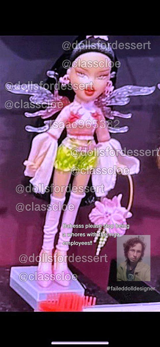 SHES NOT A GREEN EYE JUMPSCARE WE CHEERED