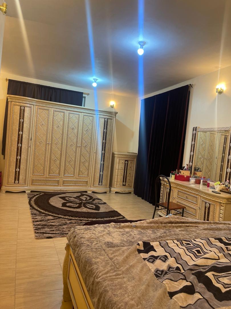 عيداظحى مبارك على الجميع  للبيع فله معى العفش خمس لبن حرمعمد شارع ١٢ دورين مفروشه صنعاء بيت بوس  خلف مستشفي الملكي السعر 250 الف دولار البايع معي مباشره لتواصل 773598163