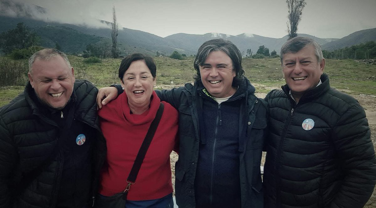 Con los amigos y compañeros 
De Ruta 
Beatriz Sanchez 
Rodrigo Mundaca 
Luis Soto 
Militantes de la causa del Agua 💧 
MODATIMA