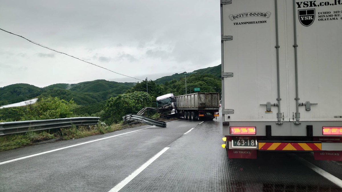 名阪国道事故
うわぁぁぁ凄い渋滞になりそう…