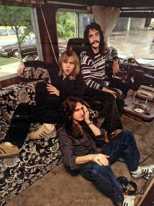 TheExtremeMusi1's tweet photo. Settle a bet for me. 

Pink Floyd or Rush

??? https://t.co/lgYkdWFOVh