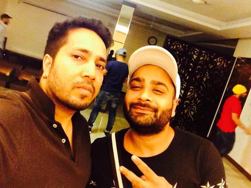 iamsinghshampy's tweet photo. Happy birthday @MikaSingh  paji 🎂🥰✌️🎂✌️👍 https://t.co/PtHCXdWZfp