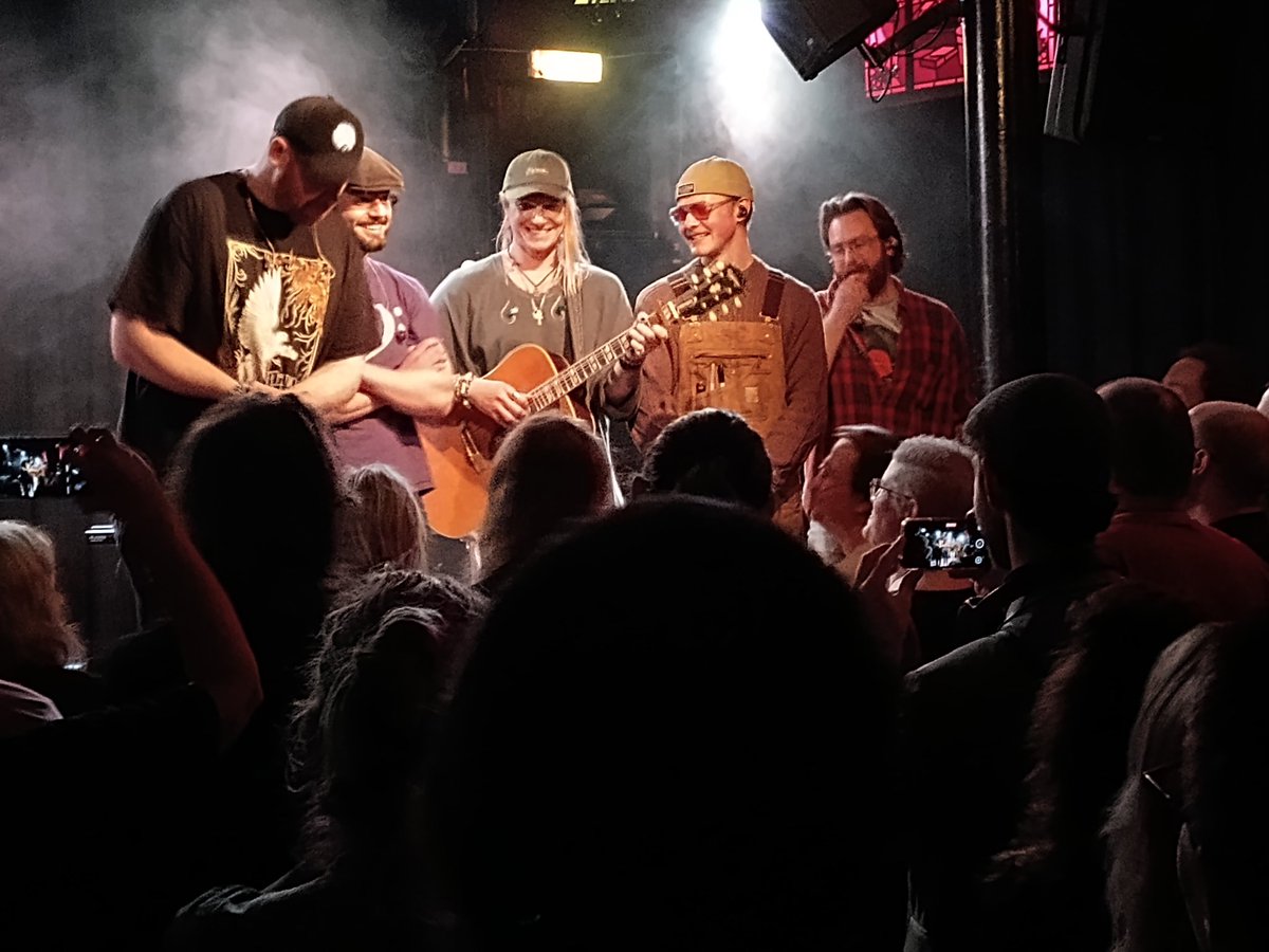 🌌 CALLING ALL NORTHERN SKIERS 🌌 

Please upload your best, your worst &amp; wholesome moments with us, so we can laugh, cry &amp; critic via the link below! 

thewellermen.os.fan/tourfootage