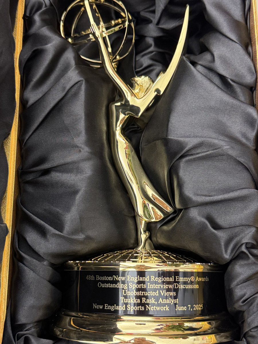 who would’ve thought I’d be in charge of guarding Tuukka’s Emmy until he comes to NESN to pick it up

what could go wrong