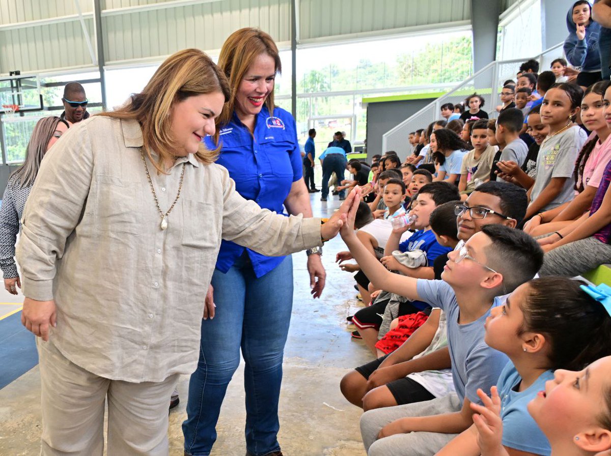 [COMUNIDAD] Inauguran complejo deportivo y anuncian proyectos de reconstrucción en Canóvanas

La alcaldesa de Canóvanas, <a href="/LORNNASOTO/">LORNNA J SOTO</a> Villanueva, junto a la gobernadora <a href="/Jenniffer/">Jenniffer González</a>  González Colón, visitaron hoy algunos de los 50 sitios o “sites” de proyectos a subastarse para el