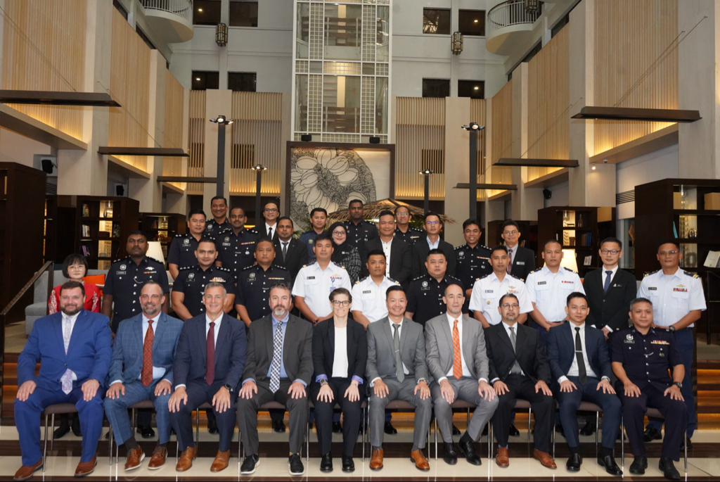 JIATFWest's tweet photo. 📍 #KotaKinabalu 🇲🇾, #JIATFWest, @DEAHQ (Kuala Lumpur) &amp; @USEmbassyKL continue the Advanced Narcotics Investigation Course with 🇲🇾 #LawEnforcement. Building capability, deepening cooperation, &amp; enhancing security for a #FreeAndOpenIndoPacific. https://t.co/W3TR81iFxk