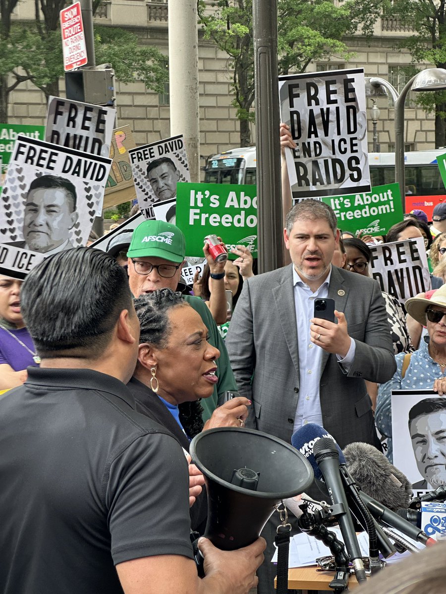 As NEA leaders, we joined SEIU in D.C. &amp; across the nation demanding justice for California <a href="/SEIU/">SEIU</a> President David Huerta &amp; an end to cruel ICE raids.
Weaponizing power to silence dissent is a threat to democracy.
We won’t back down. ✊ #JusticeForHuerta #StopTheRaids