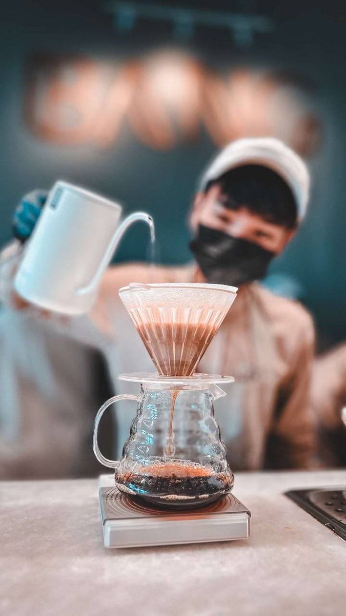 كل المجاملات الأنيقه. .
لا تساوي لحظةً عفويةً صادقةً مِمّن نَودُّهُم ،العبرة ليست بالأناقه وعذوبة الألفاظ وفخامة الحضور؛ إنما بصدق الشعور مهما كان بسيطاً 😌🤍

#راقني #اقتباس