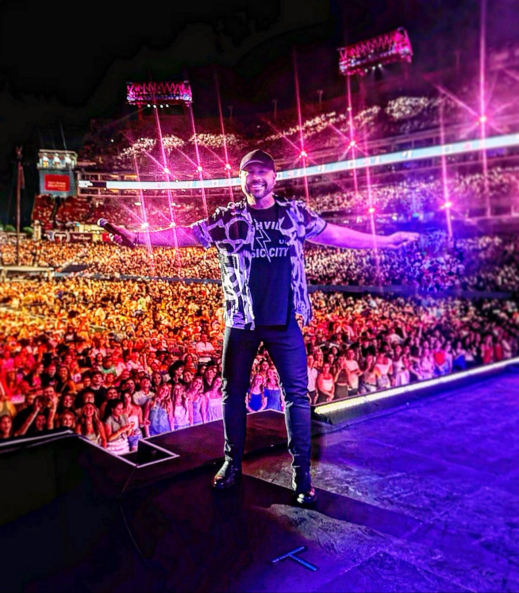 CodyAlan's tweet image. Thank you #CMAfest — enjoyed every second! And yes, Ed the Zebra 🦓 made it home safely:) What an amazing last day of fest miracle!