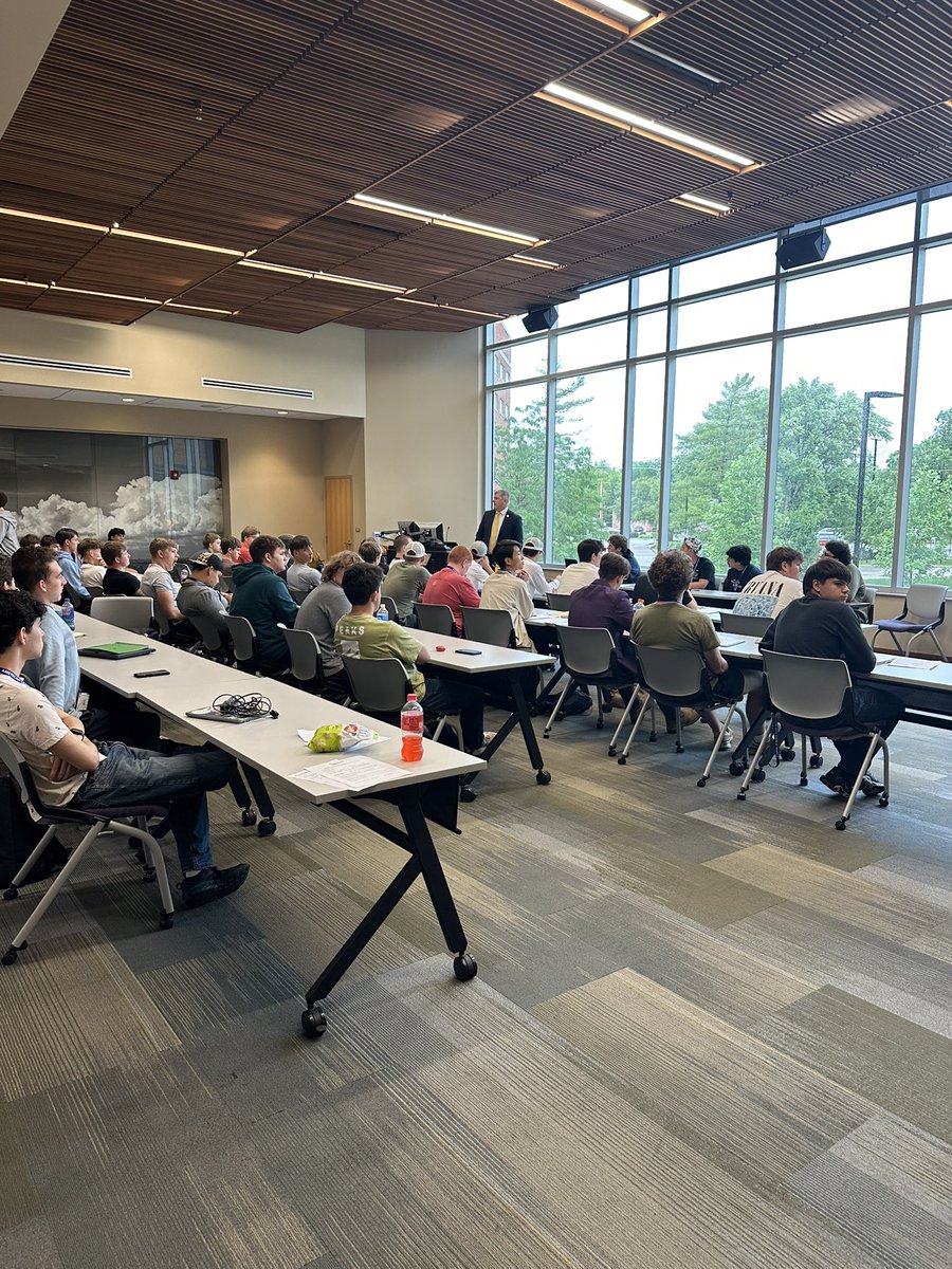 Thrilled to have spoken at Boys State in Manhattan on K-State’s campus last week! Had a blast answering sharp questions from an incredible group of future leaders. Kansas’ future is in great hands! #ksleg <a href="/KSBoysState/">Boys State of Kansas</a>