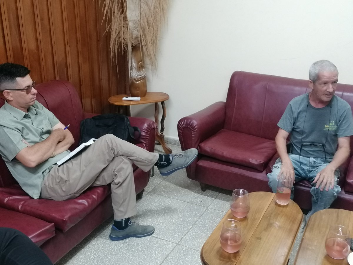 EE_IndioHatuey's tweet photo. Visita del Parque Científico Tecnológico Villa Clara a la Estación (Presidenta Edelys Saavedra, Vicepresidenta Danay Álvarez y Gestor de Proyectos Isaac Cabrera). Bioabonos y biofertilizantes producidos precisan del empleo de tecnologías inteligentes. https://t.co/UzhPWQbtYC