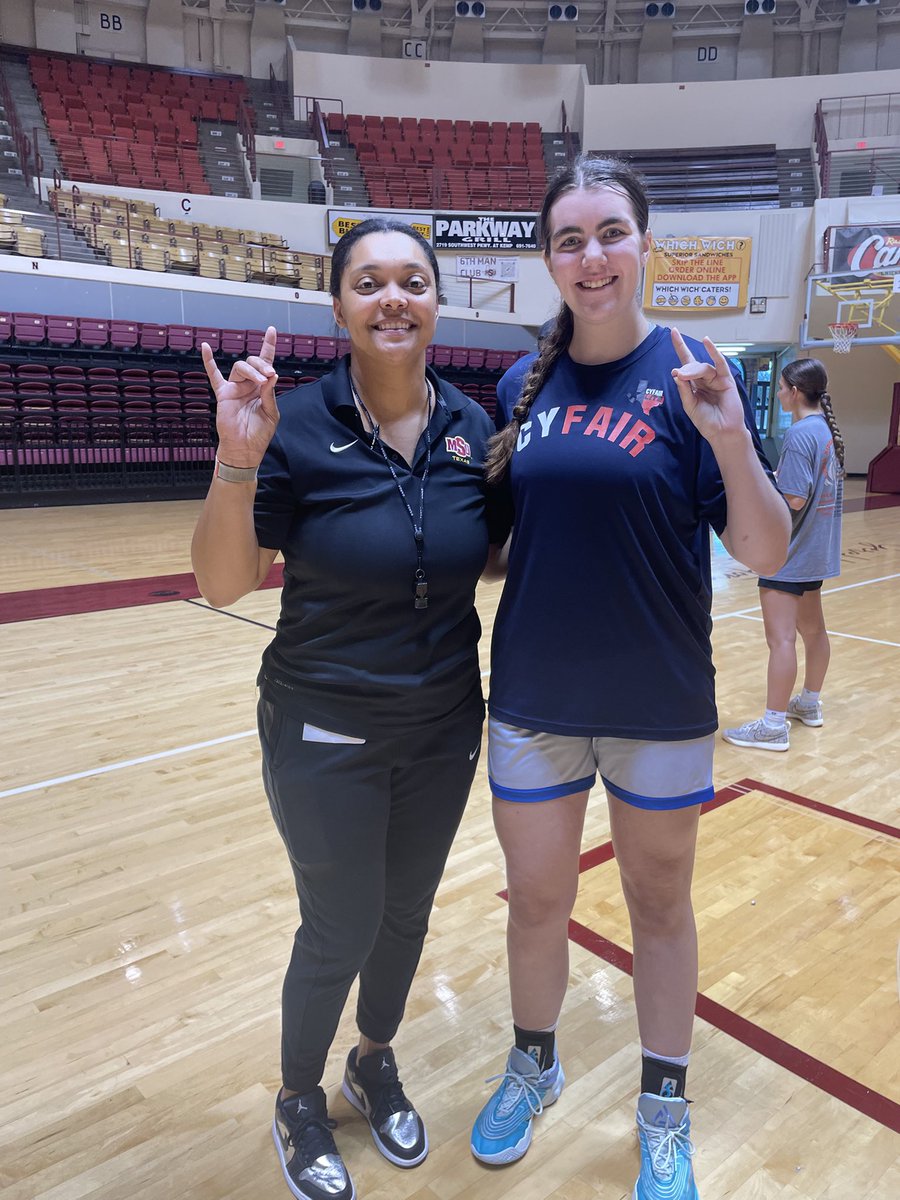 SarahHeiskell's tweet image. I had a wonderful time yesterday @MSUTexasWBB camp! I really enjoyed the environment and meeting @Brenita33 and @Kevin_KBJ. Thank you both for the invite and for putting on an amazing camp! I really appreciate the input you provided and the joy you spread!
#stanggang