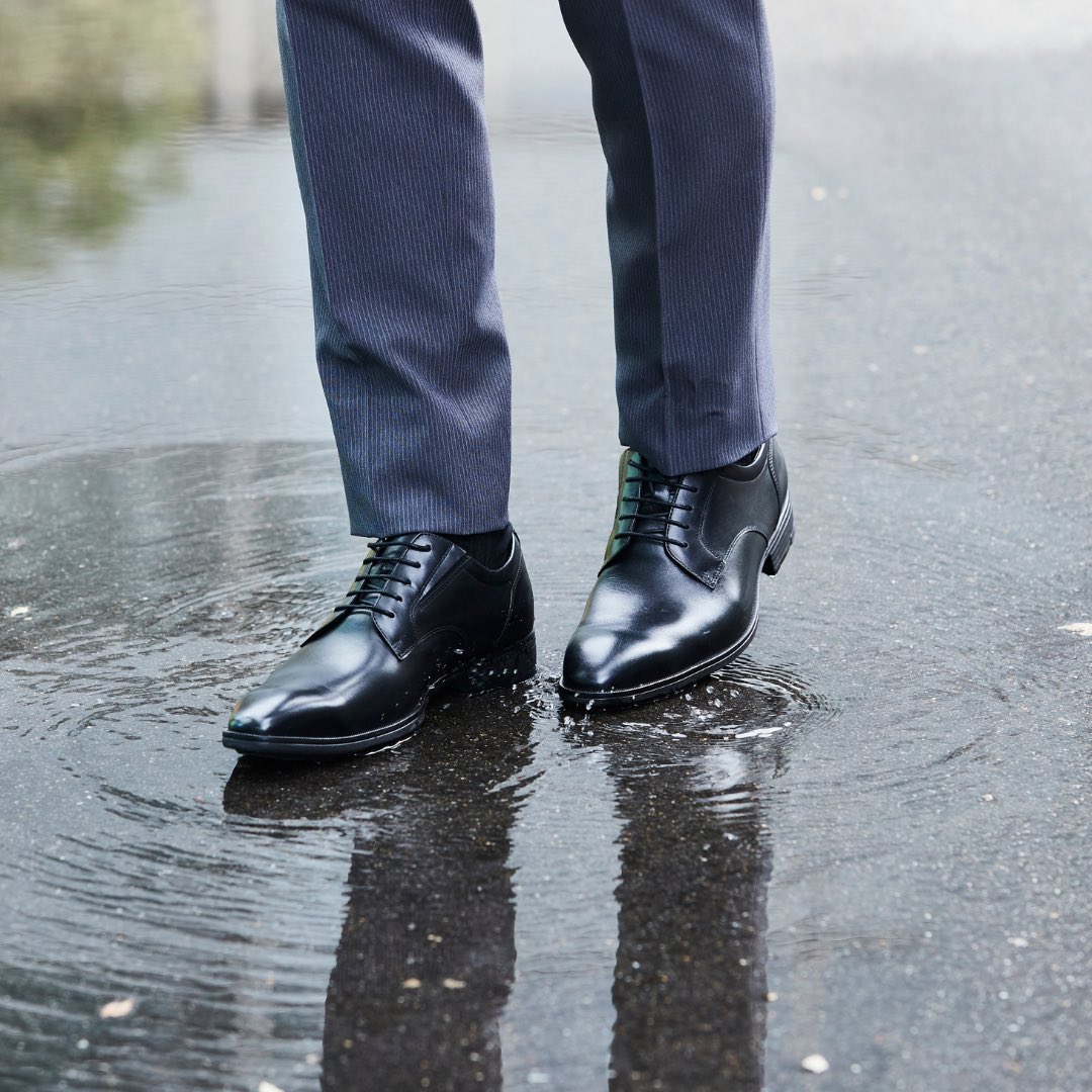 おはようございます！
今日の神戸市の天気は雨☔

朝から激しい雨となっております！
外出時は足元にお気をつけください👞

今日も1日よろしくお願いします！
#企業公式が地元の天気を言い合う
#今日の通勤シューズ