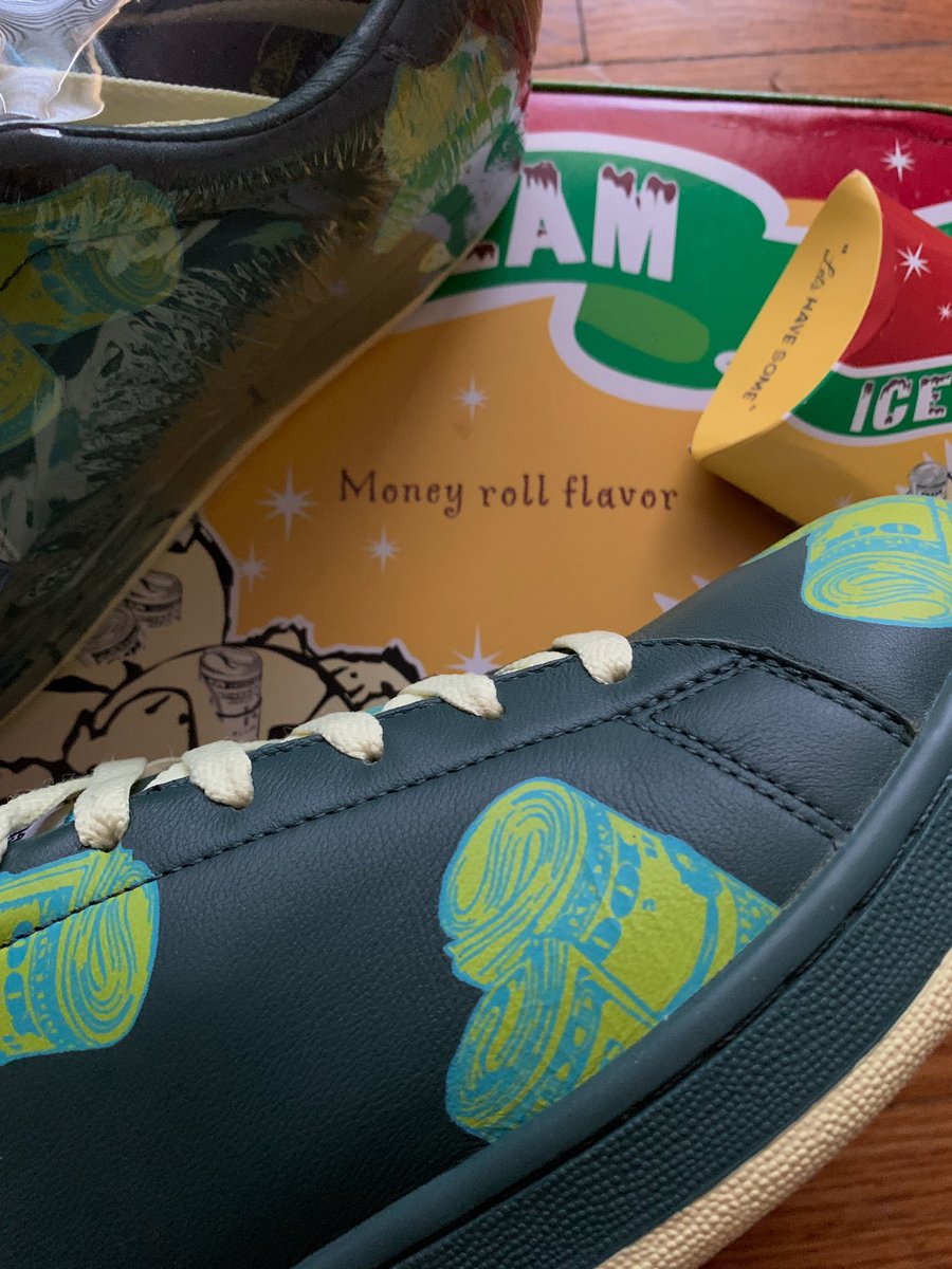 see these ice creams? 🚀🌎🖖🏿