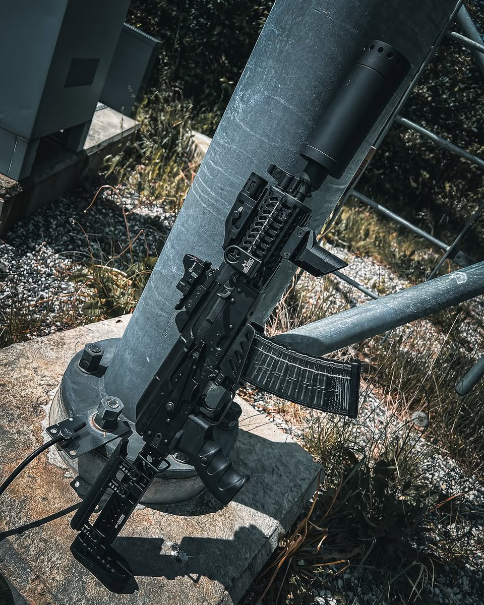 FirefieldTM's tweet photo. Don't forget, first rule of gun safety is to ALWAYS look cool! π
This Impact Mini is built small but hits like a bull π.
πΈ@lordkristensenairsoft
#Firefield #ForgedInVictory #Tacticalsetup
NO FIREARM SALES https://t.co/xg8BhYUIJt