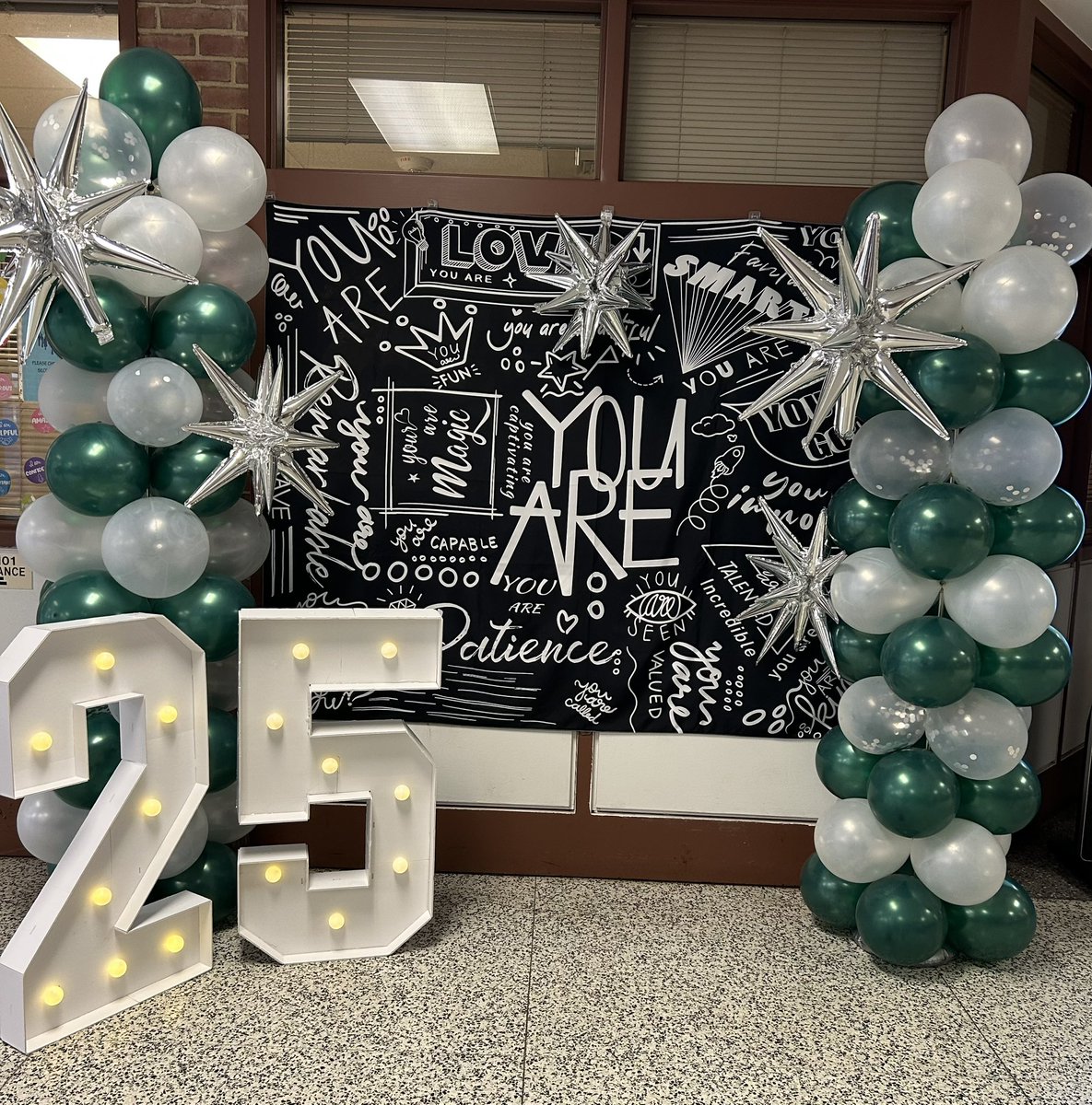 JacksonRdCSL's tweet image. CONGRATULATIONS to our 5th graders moving onto middle school!!! 💚🤍🖤 @velasquez_mcps @JacksonRoadAP