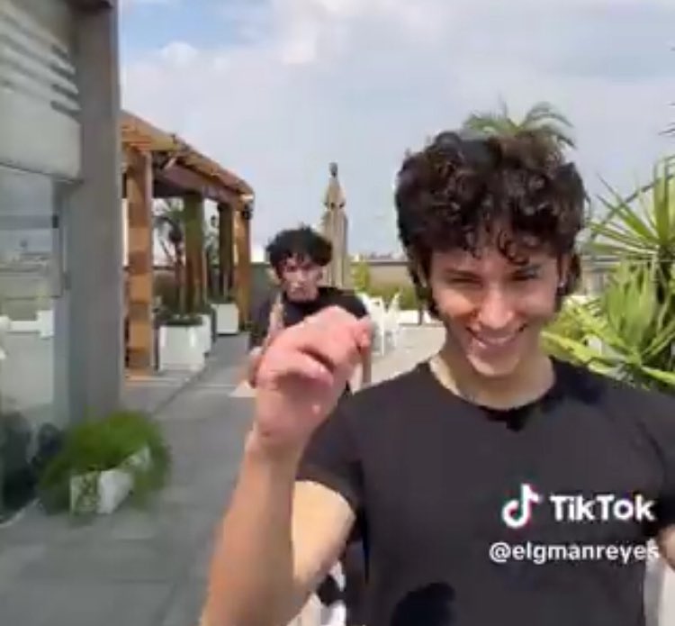 Floppxd's tweet photo. @UltimoCirculo da para varios memes https://t.co/8fmmAOVBB5