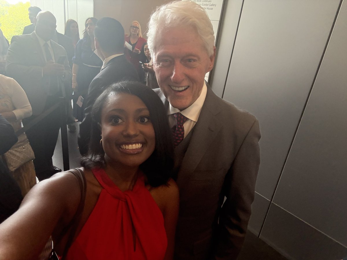 IsleyGooden's tweet photo. Look who I met! Had a wonderful afternoon at the @ClintonCenter as President @BillClinton welcomed 39 new American citizens. He was in his second term when I was born! 🇺🇸❤️ https://t.co/DSpsM71QTx