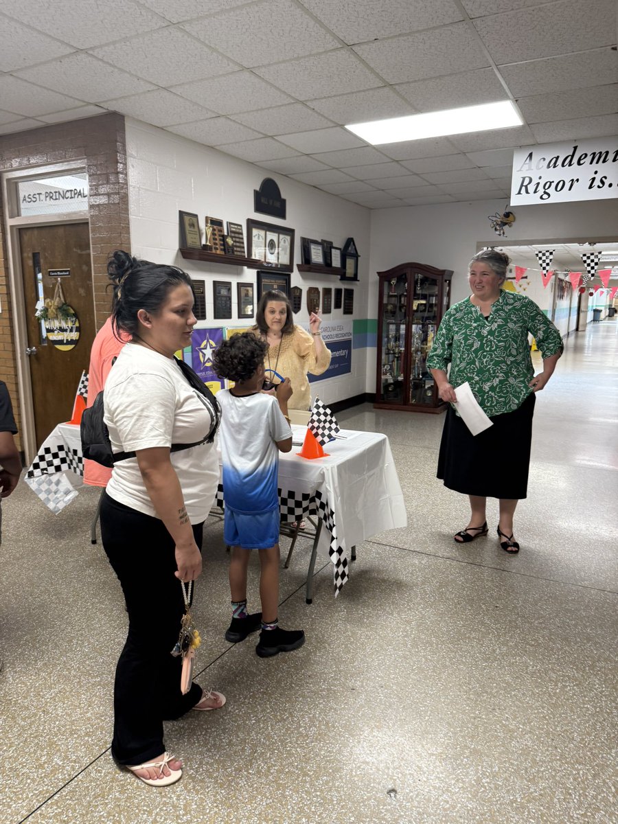 cshep8494's tweet photo. RTA Open House was a big success. Shoutout to the SBA, IC, teachers, assistants and staff at Howard Hall. @HowardHallElem #RTASummerLearning25 https://t.co/aZ3cdwjXgk