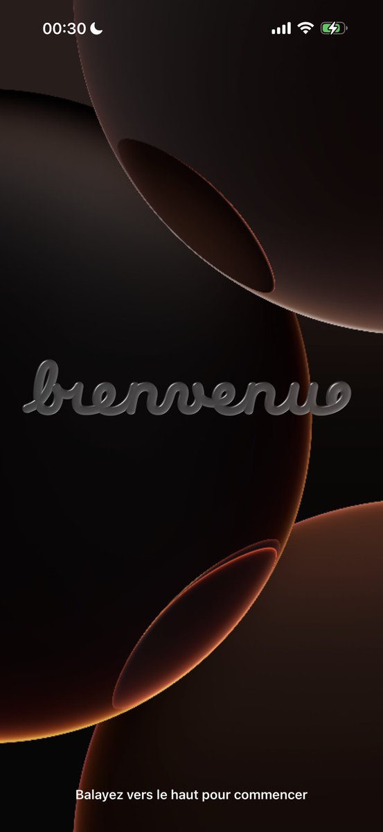 L’OS c’est un peu lent mais sinon vraiment c’est parfait, je fais pâté du du mode 3D c’est vraiment la 3D. En fait les gens qui ont dit que c’est juste un effet de profondeur aussi mais c’est bluffant. Je pense qu’en fait c’est juste le temps l’OS s’adapte à l’iPhone