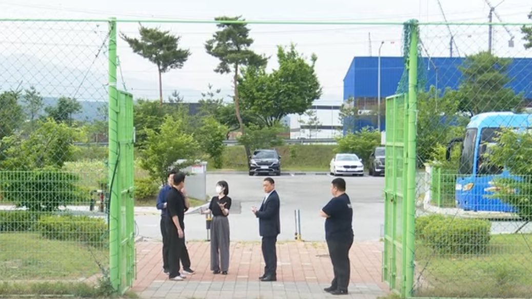 btschartsxdaily's tweet photo. THE DOORS ARE OPENED!! https://t.co/SNcssaTsvS