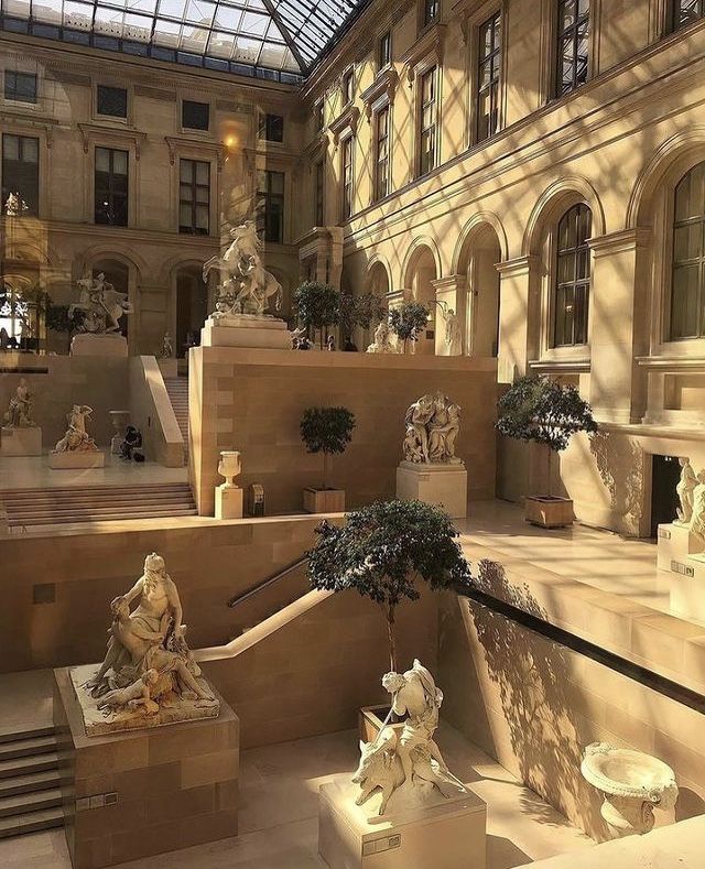 jeanne_sur_mer's tweet photo. Louvre https://t.co/DsRZtFKRSP