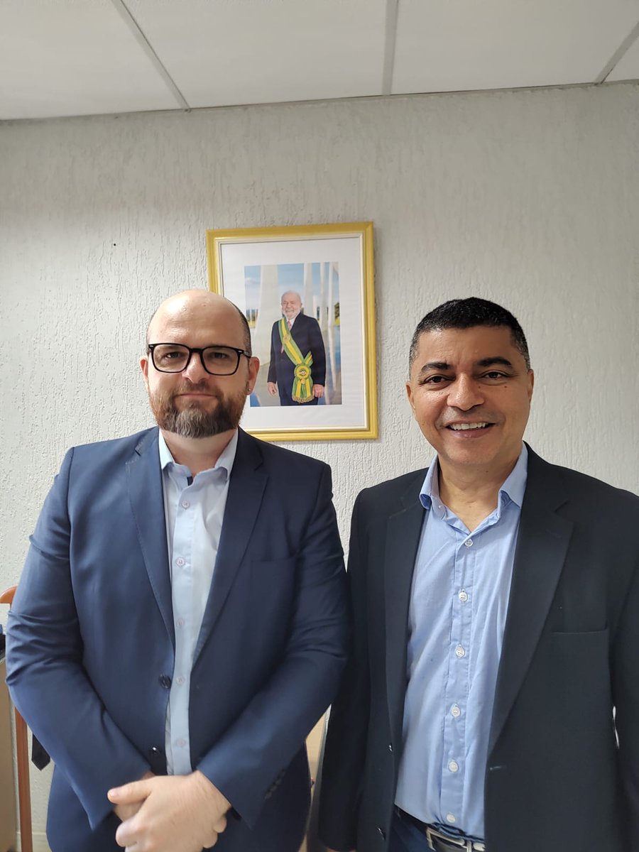 BiradoPindare's tweet photo. Reunião importante hoje com o secretário Moisés Savian, do MDA.
Conversamos sobre novas parcerias pra este ano, com foco na produção de alimentos saudáveis e no fortalecimento dos produtos da sociobiodiversidade. 🌱✨ https://t.co/IntoR5KgBL
