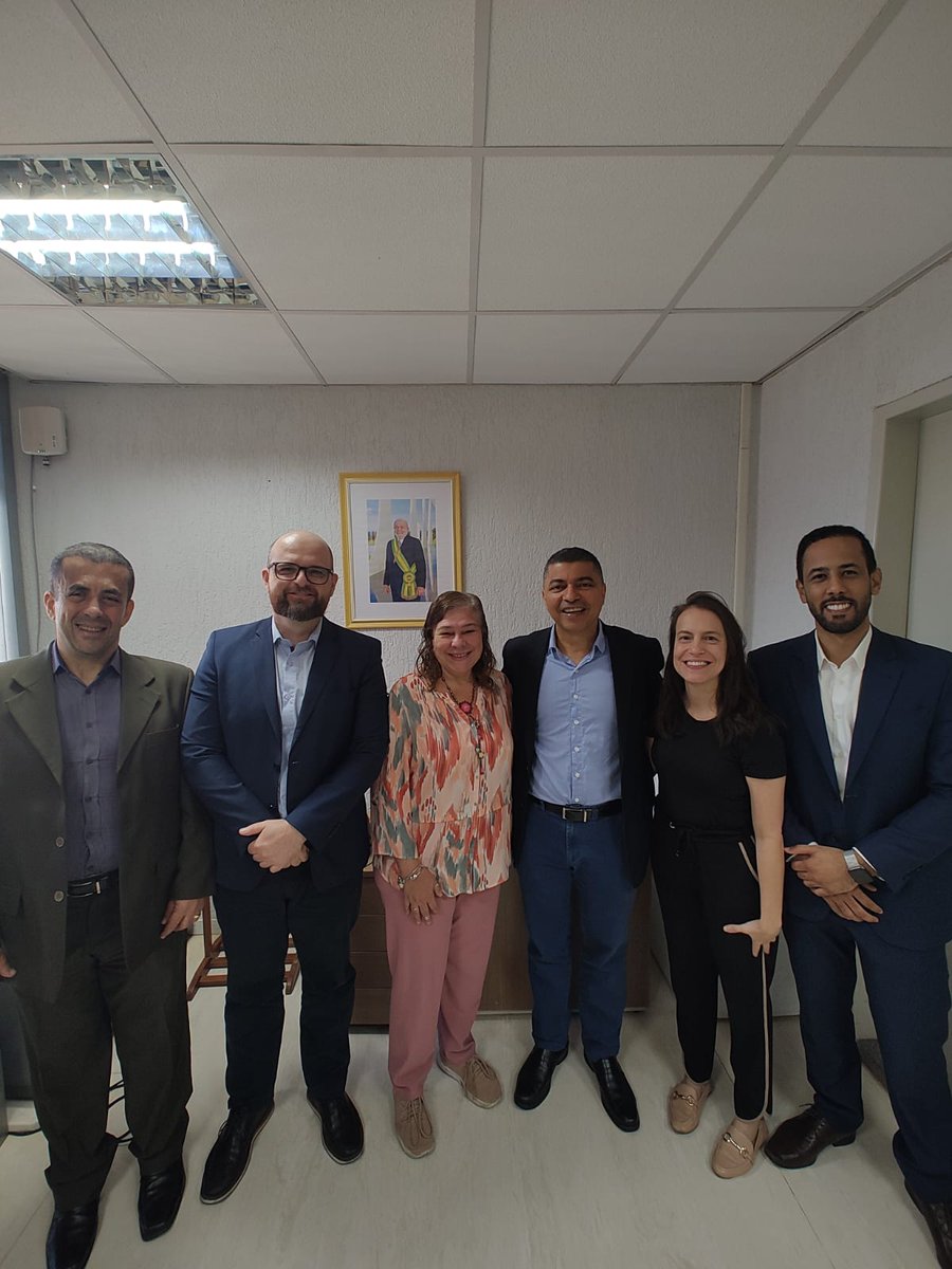 BiradoPindare's tweet photo. Reunião importante hoje com o secretário Moisés Savian, do MDA.
Conversamos sobre novas parcerias pra este ano, com foco na produção de alimentos saudáveis e no fortalecimento dos produtos da sociobiodiversidade. 🌱✨ https://t.co/IntoR5KgBL