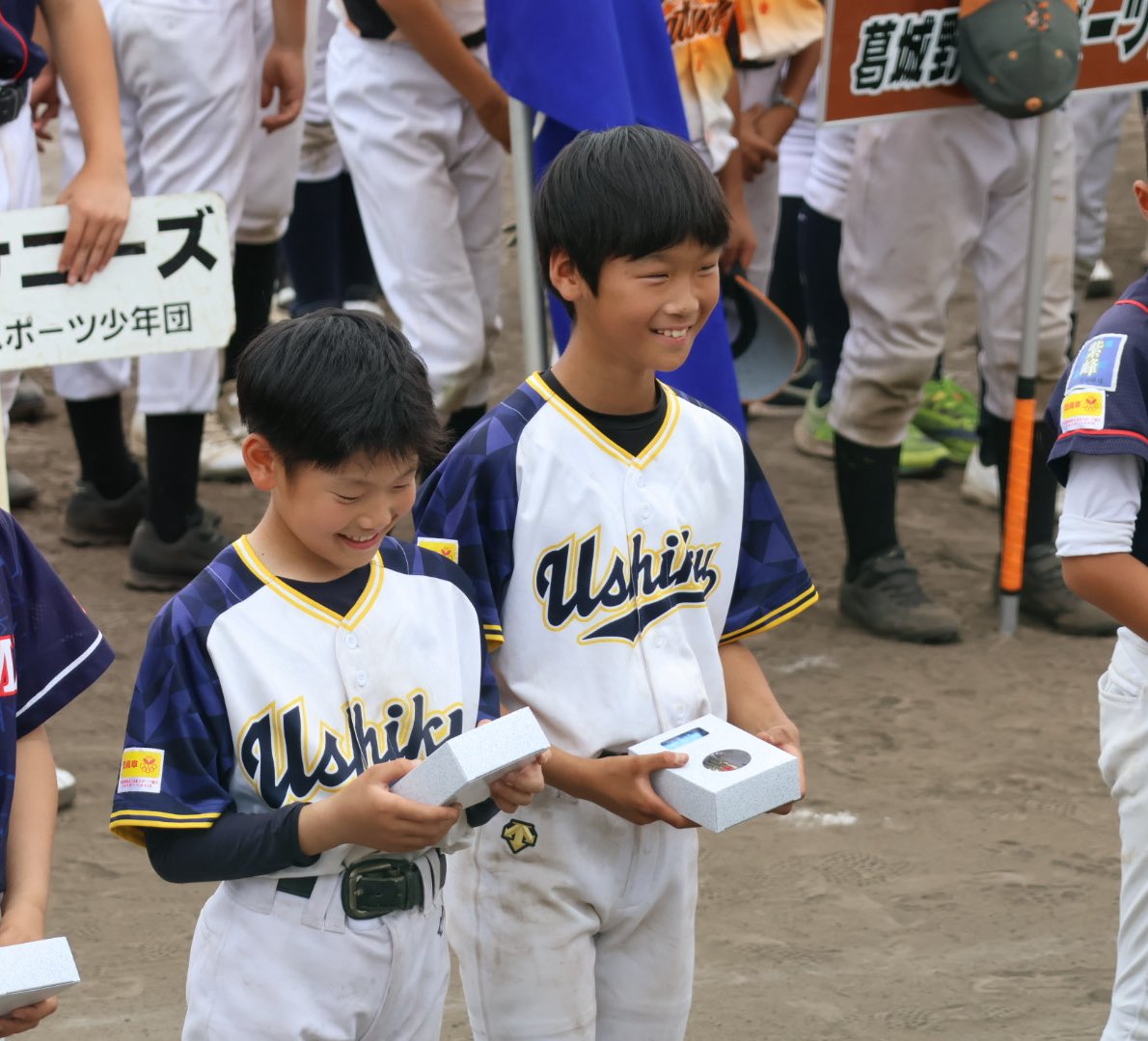 USHIKUSOUTH2015's tweet photo. 【つくば市松島杯】
2025/6/8 @豊里多目的グラウンド　
①🆚春日学園少年野球クラブ　勝ち
②🆚吾妻少年野球クラブ　勝ち
毎日ちがう誰かがチームを助けてる。
つまり、「全員がヒーローになれるチャンスを持ってる」
ヒーローは1人じゃない。次はキミの番かも！少年野球って楽しい！
#牛久サウスBBC https://t.co/SmT52I4EhV