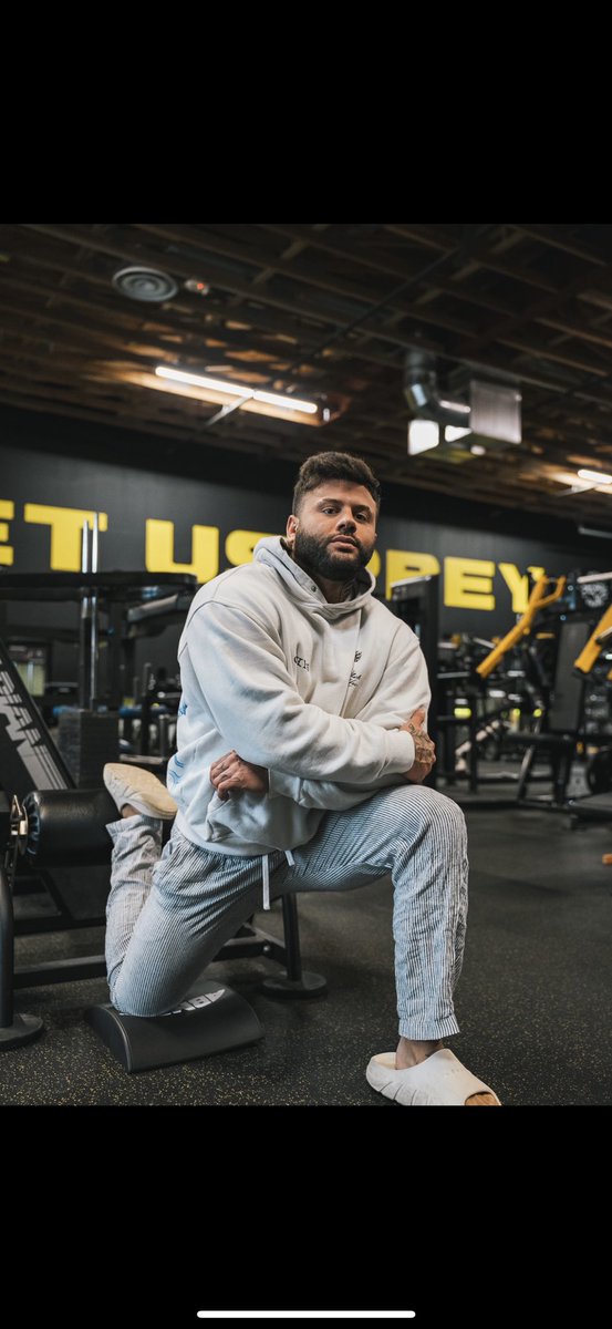 train_withtrent's tweet photo. Busy bein me๐คธ๐ผ
#trainer #trainers #personaltrainer #personaltrainerlife #alaska #1on1training #1on1personaltraining #1on1coaching #fitness #fitnesstrainer #fitnesscoaching #coaching #gymtraining #gymlife #gymtime #gymwear #gymrats #gymrat #gymtips https://t.co/BHaAwZH8oL