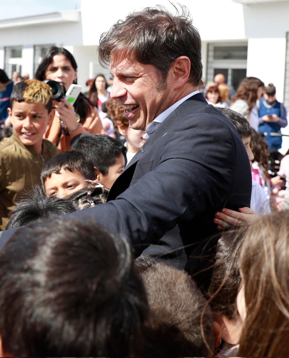 Buenas Noches queridos compañeros, Axel dice Cristina está en el corazón del pueblo y en el mío,no tengo que rendir examen de ese sentimiento.
Abrazo grande a todos y buen descanso.
#CristinaConduccion
#AxelPresenteYFuturo