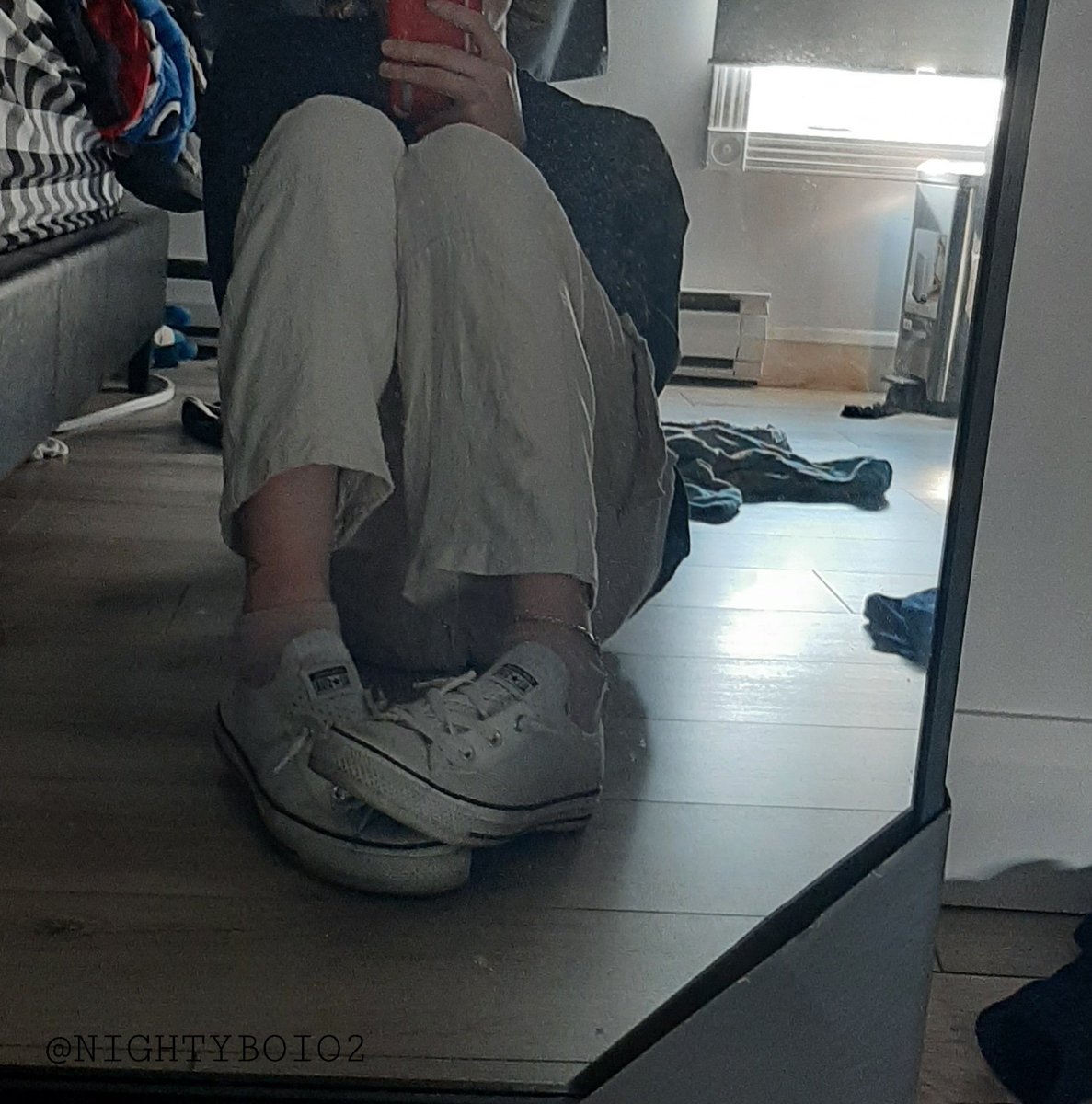 NIGHTYBOIO2's tweet photo. Stretching after work https://t.co/dXjsqMr8V5