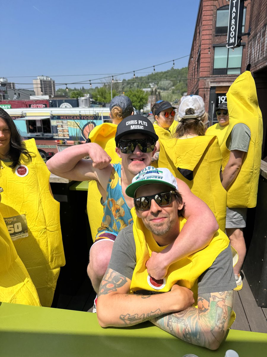 chrisplys's tweet image. Had a wonderful time at the Banana run in Duluth last weekend! Good times with some friends and raising money for Project Joy. What’s better than that?
Bonus that we all have costumes for next years @grandslamcurl #peelpeelpeel