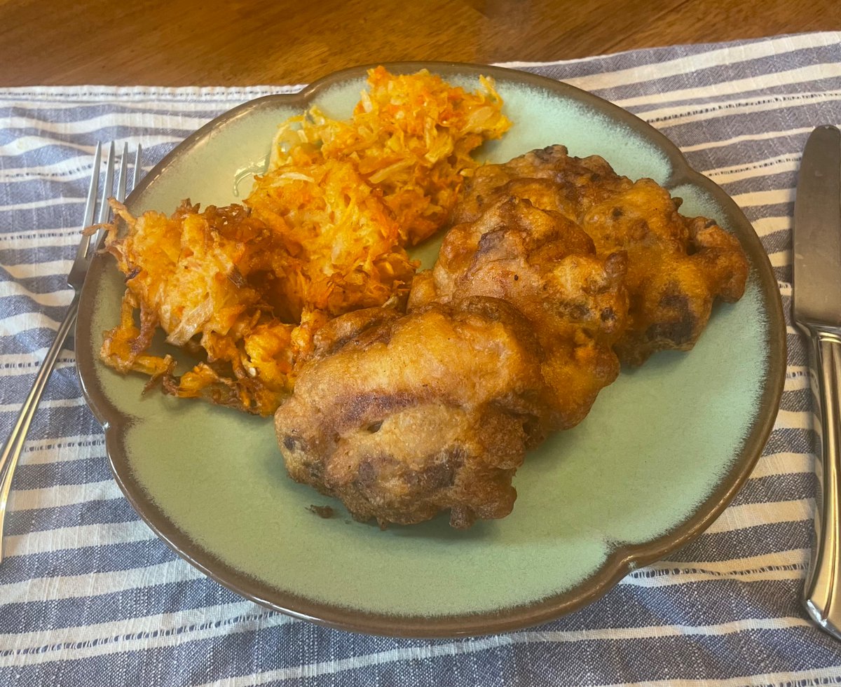 🍉 Jawbone’s NYC Travel Agent (@fanaticofbeads) on Twitter photo Tried my hand at making the Mandrake Kakiage & Giant Bat Tempura with the recipe from <a href="/dunmeshizine/">Dungeon Meshi Cookbook Zine 🍖</a>
For my first time making fried chicken, the skin was wonderfully crisp thanks to the book’s tips Tried my hand at making the Mandrake Kakiage & Giant Bat Tempura with the recipe from <a href="/dunmeshizine/">Dungeon Meshi Cookbook Zine 🍖</a>
For my first time making fried chicken, the skin was wonderfully crisp thanks to the book’s tips