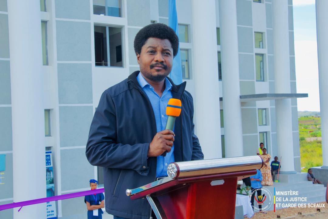 🇨🇩 Message au Président de la République : Défendre la justice ⚖️, c’est aussi protéger les justes 🙏🏽

Excellence Monsieur le Président de la République, Chef de l’État 👤, Magistrat Suprême ⚖️,

Le peuple congolais 🇨🇩 vous a confié un mandat pour incarner le renouveau 🌅, la